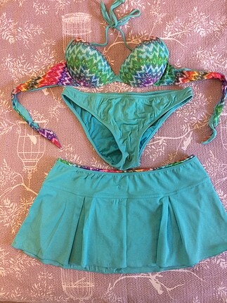 Üçlü bikini KOM