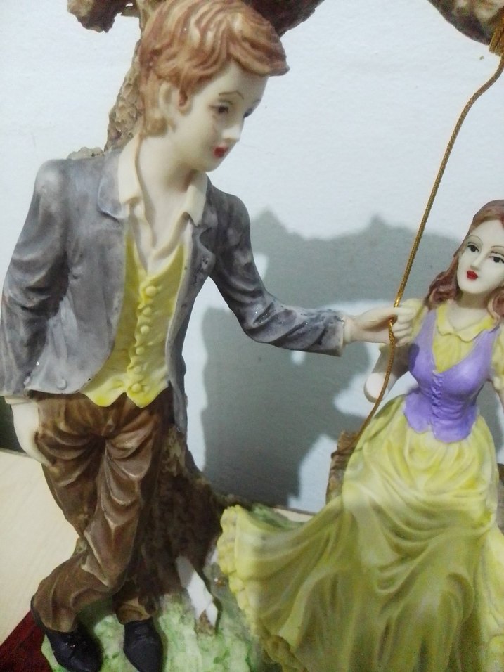 Renkli Bej Figürin Çift Heykeli - Görsel 3