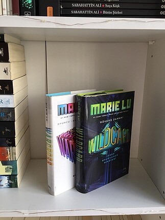 Warcross serisi
