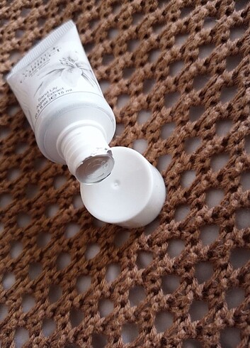  Beden Renk Farmasi Dr Cevdet Tuna Aydınlatıcı Krem