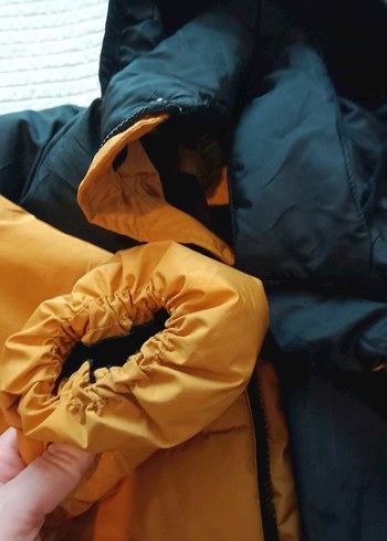 Sarı Siyah Kapüşonlu Erkek Çocuk Mont - Görsel 3