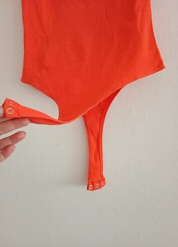 Boğazlı çıtçıtlı kolsuz body - Görsel 2