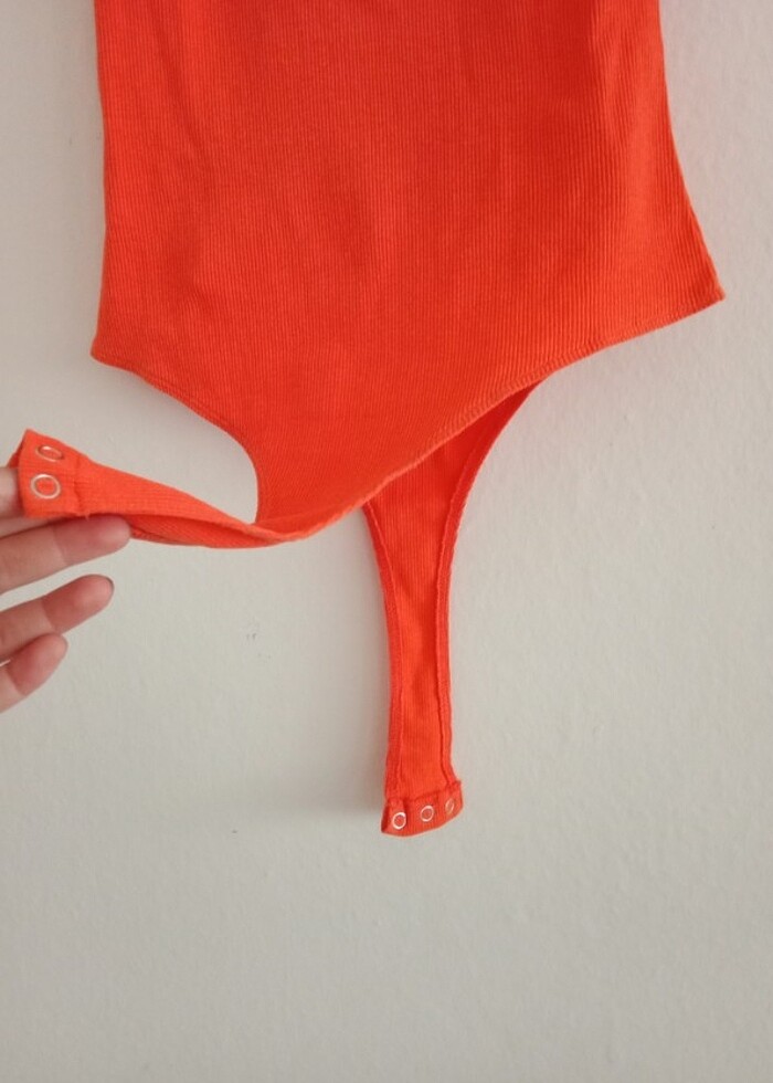 Boğazlı çıtçıtlı kolsuz body - Görsel 2