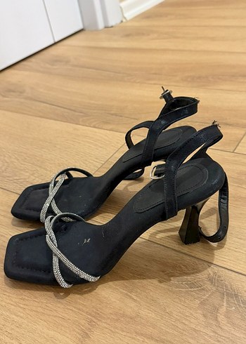 zara 40