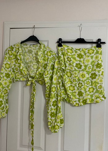 Yeşil Çiçek Desenli Mini etek ve bolero