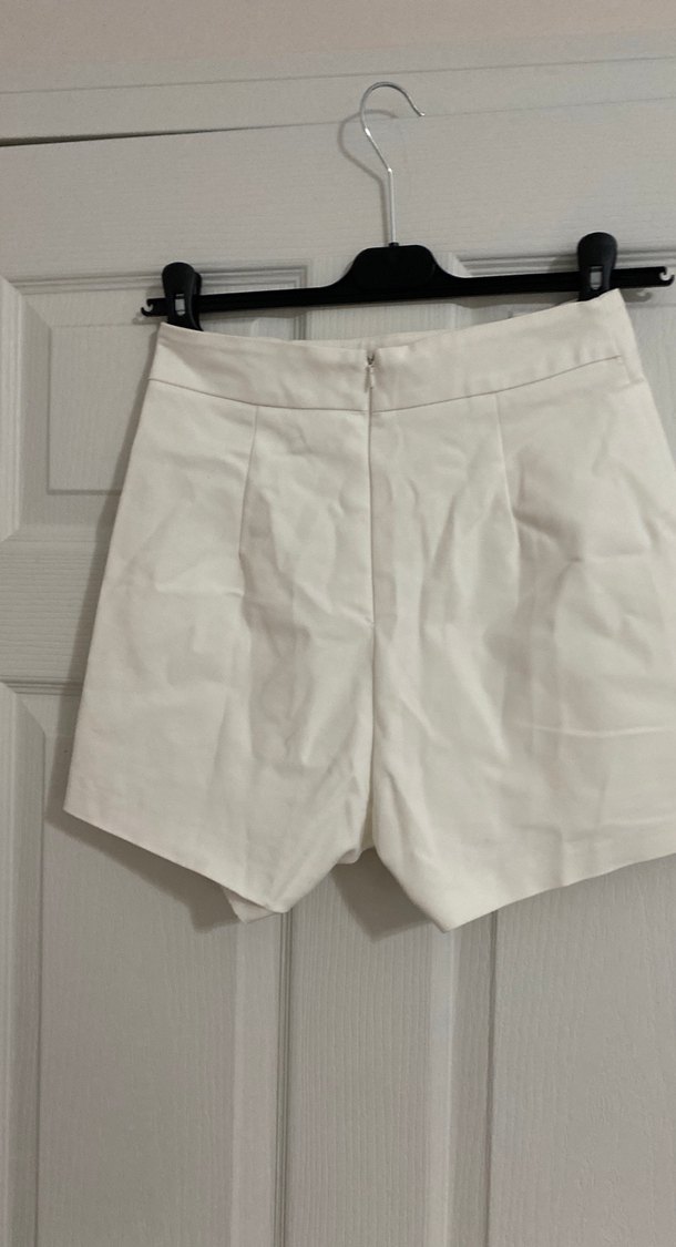 Düğmeli Beyaz Mini şort  Etek - Görsel 2