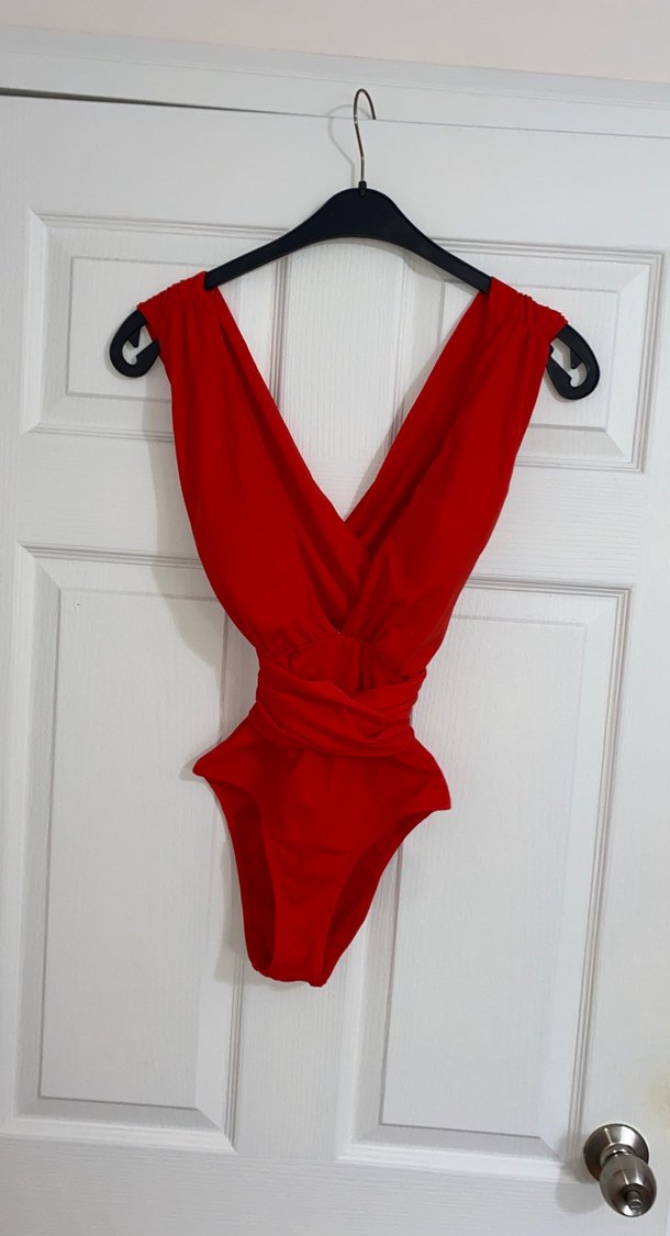 Uzun Kesim Kırmızı Drapeli Kadın Mayo - Görsel 2