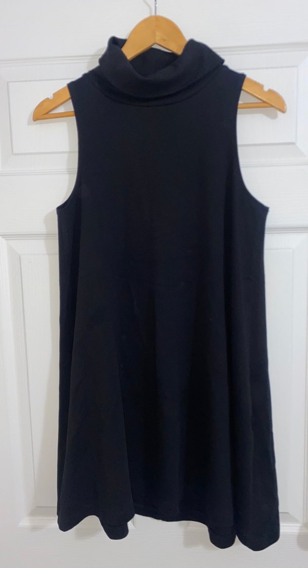 Siyah, Yüksek Yakalı, Kolsuz Midi Elbise - Görsel 3