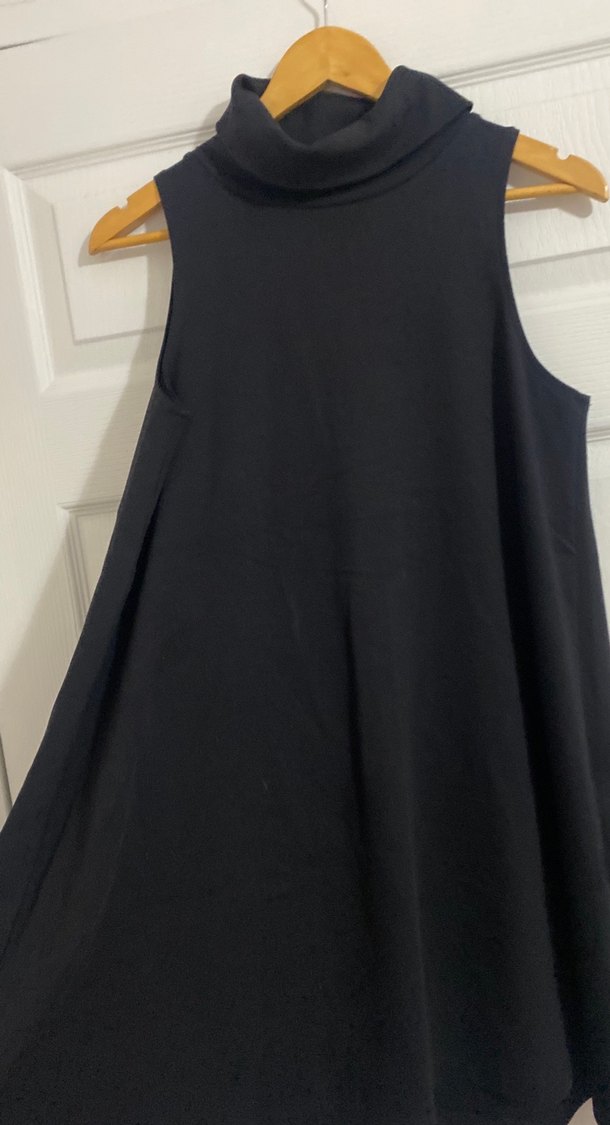 Siyah, Yüksek Yakalı, Kolsuz Midi Elbise - Görsel 2