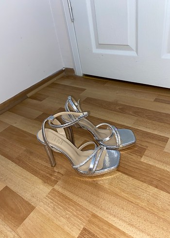 Gümüş Renkli Yılan Desenli platformlu Topuklu Ayakkabı - Görsel 7