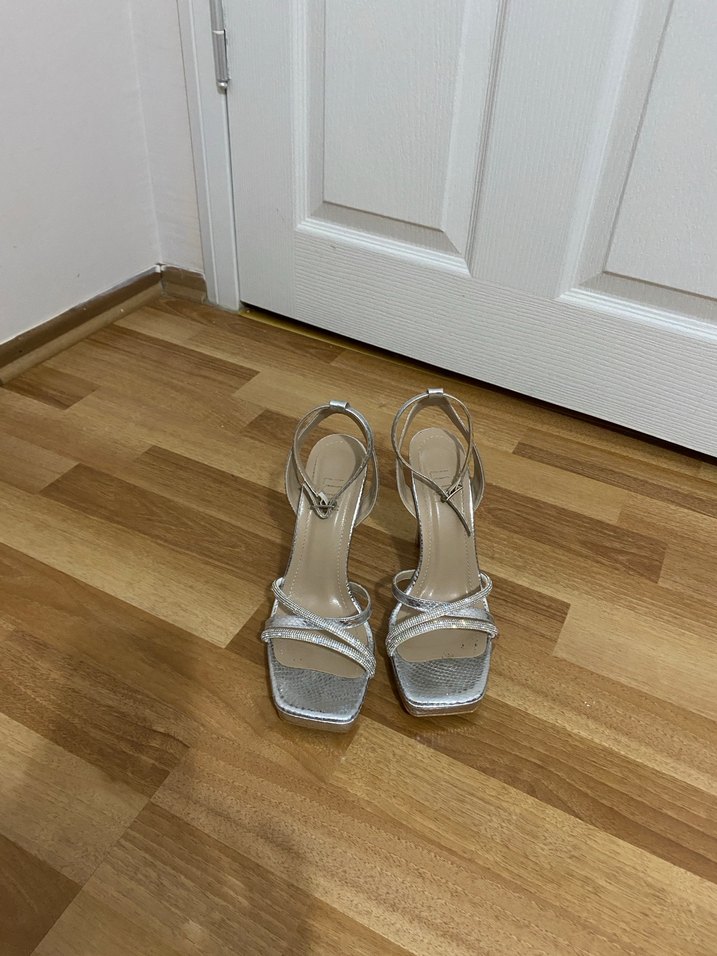 Gümüş Renkli Yılan Desenli platformlu Topuklu Ayakkabı - Görsel 4