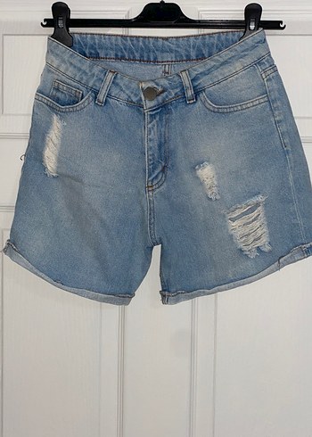 Kadın Mavi Yırtık Mini Denim Şort - Görsel 3