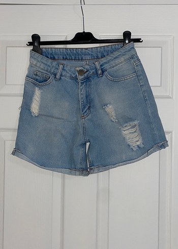 Kadın Mavi Yırtık Mini Denim Şort - Görsel 2