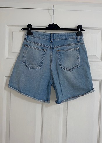 Kadın Mavi Yırtık Mini Denim Şort - Görsel 4