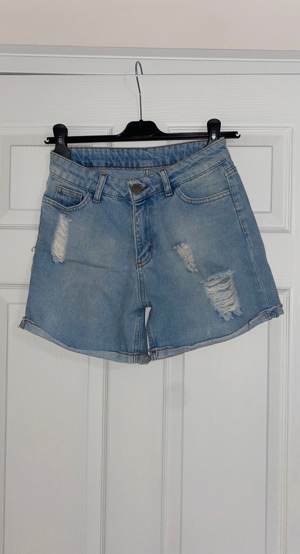 Kadın Mavi Yırtık Mini Denim Şort - Görsel 2