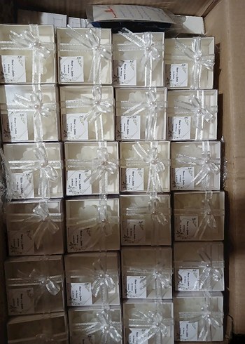 Beyaz Hediye Kutusu Zarif Fiyonk Detaylı - Görsel 2