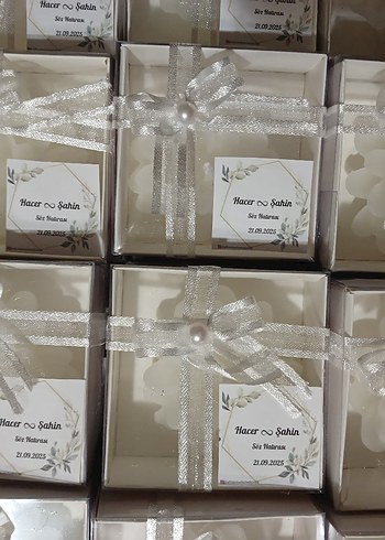 Beyaz Hediye Kutusu Zarif Fiyonk Detaylı - Görsel 3