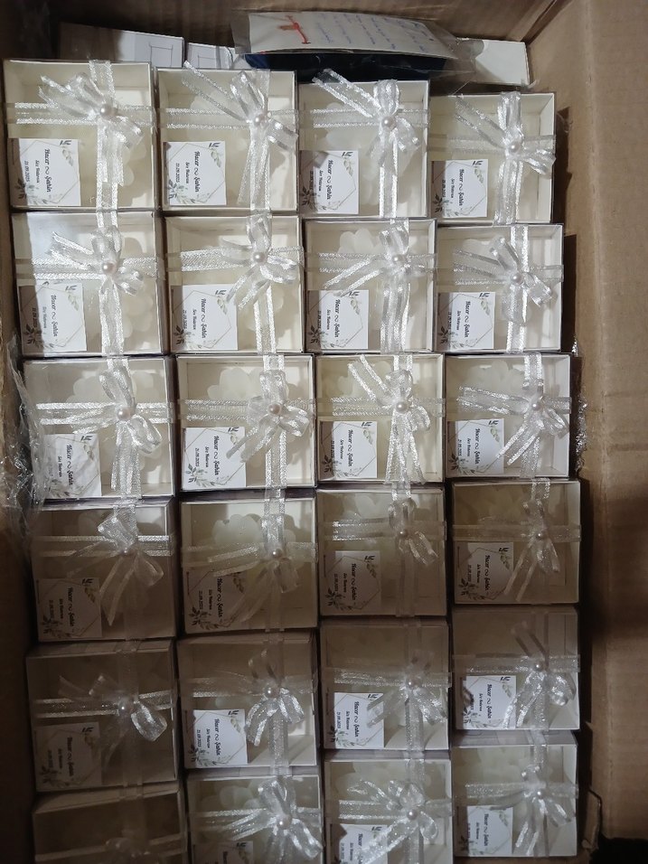 Beyaz Hediye Kutusu Zarif Fiyonk Detaylı - Görsel 2