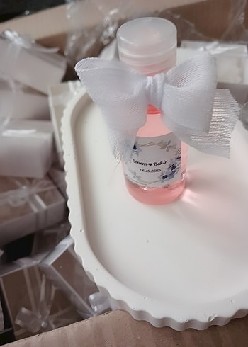 Farmasi Japon Kiraz Çiçeği kolanyasi. dagitmalik