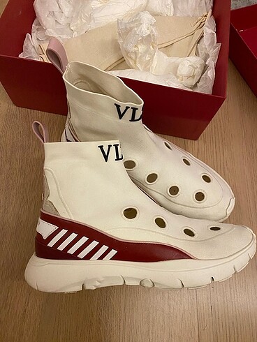 Valentino kumaş bot