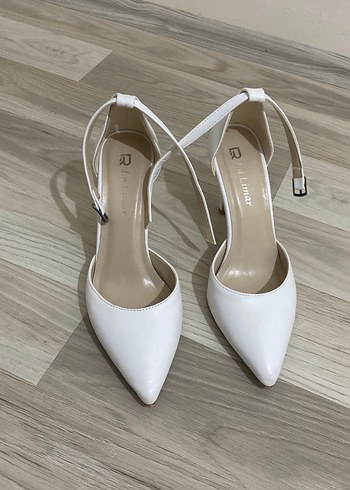 Beyaz Minimalist Stiletto Topuklu Kadın Ayakkabı