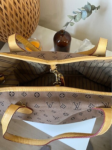 Louis Vuitton Kol çantası