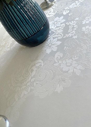 Beyaz Desenli dertsiz Masa Örtüsü - Görsel 4