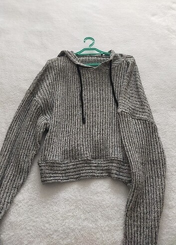 Gri kapüşonlu sweatshirt