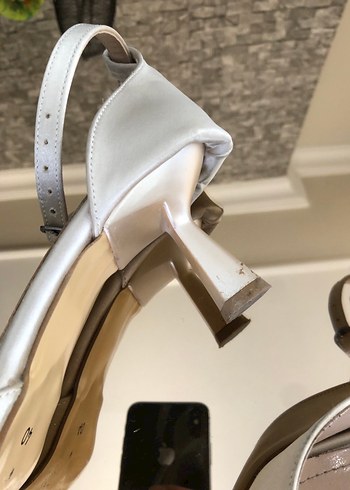 Zara Bej fiyonklu topuklu ayakkabı