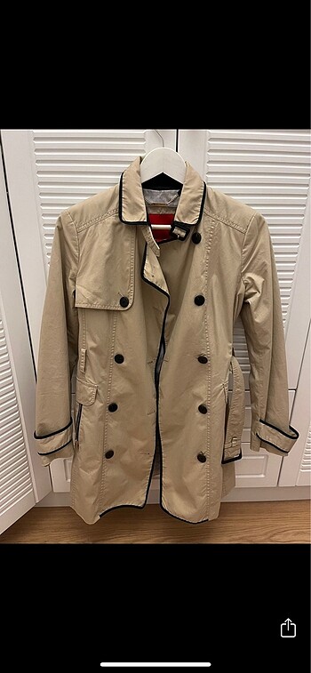 trenchcoat mont