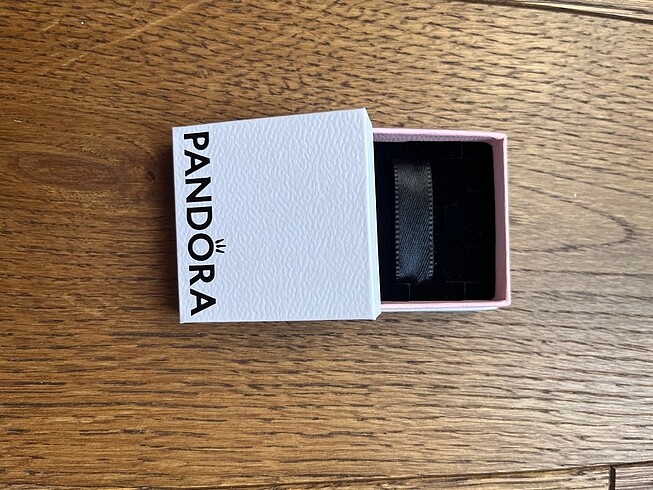 Pandora charm kutusu