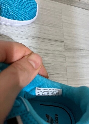 22 Beden Spor ayakkabısı 