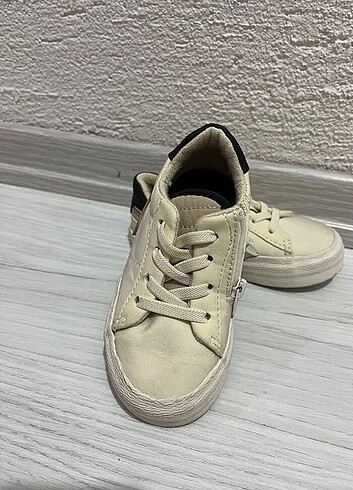 Zara Spor ayakkabısı 