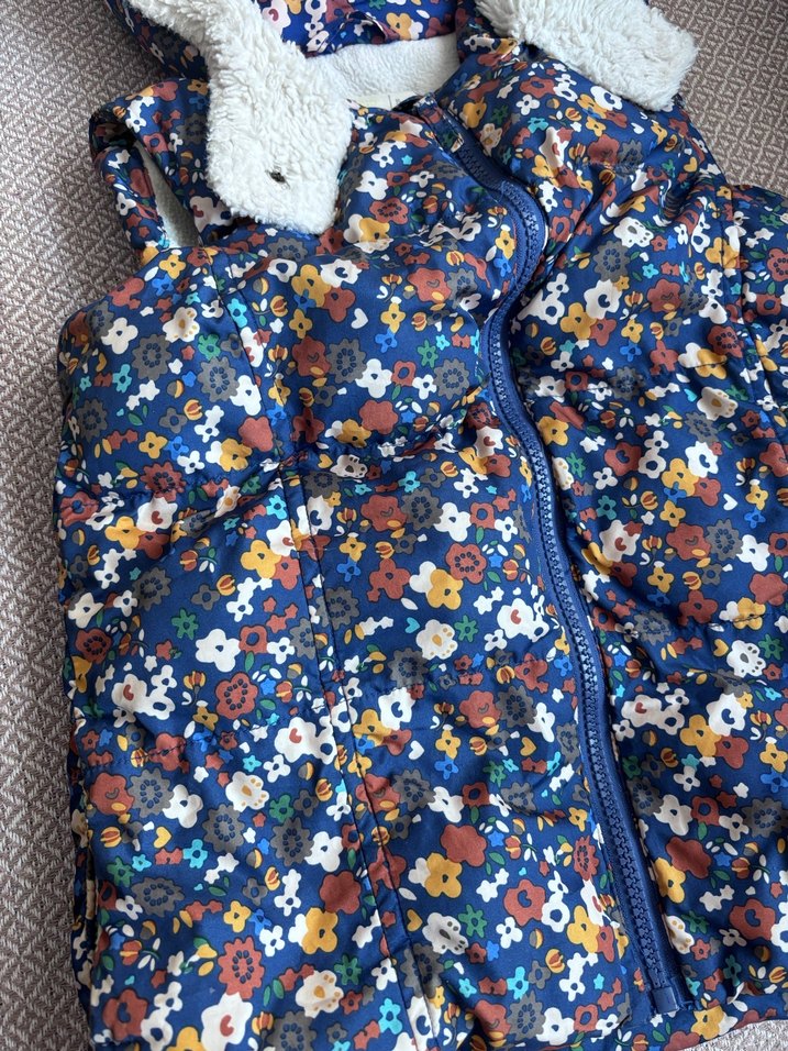 Kapüşonlu Çiçek Desenli Kız Yeleği - Görsel 3