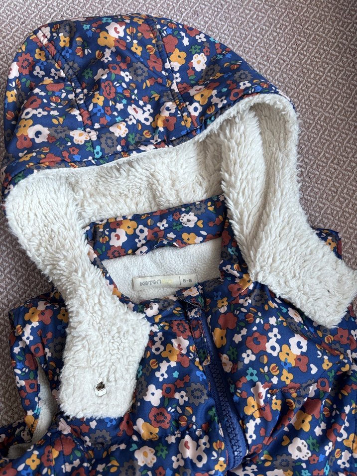 Kapüşonlu Çiçek Desenli Kız Yeleği - Görsel 2