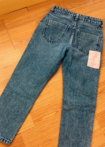 Kız çocuk Pastel Kırmızı Yama Detaylı Bol Kesim Kot Pantolon - Görsel 4