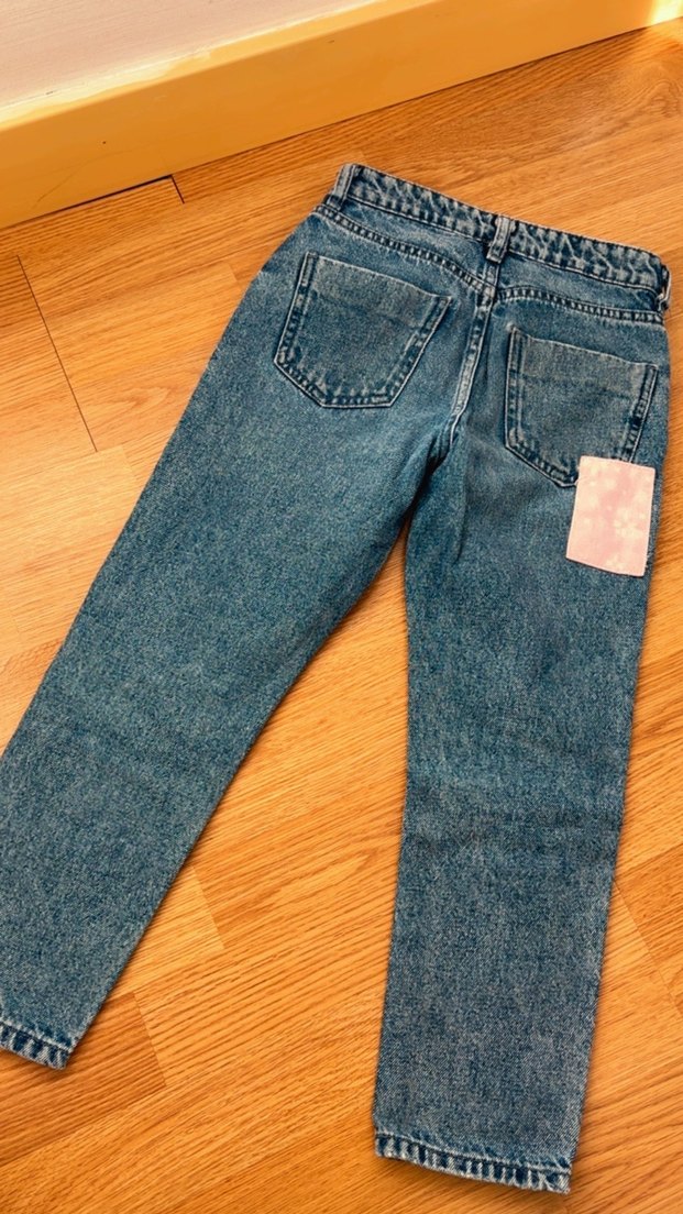 Kız çocuk Pastel Kırmızı Yama Detaylı Bol Kesim Kot Pantolon - Görsel 4