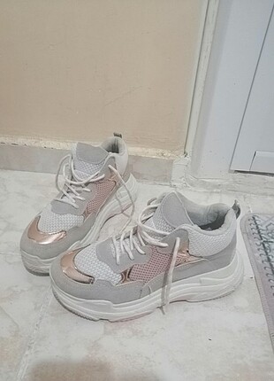 Sneaker