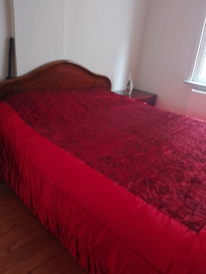 İşlemeli Bordo Parlak Yatak Örtüsü - Görsel 3