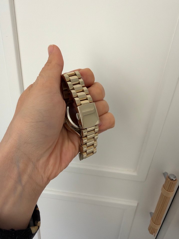 Parlak Altın Renkli Kadın Kol Saati - Görsel 2