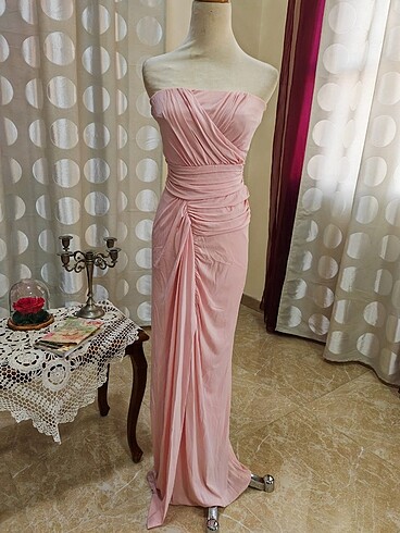 Pembe kolsuz elbise