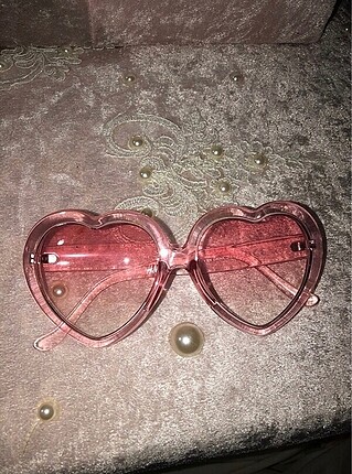 H&M güneş gözlüğü.