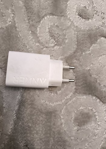 Beyaz ve Gri Çift USB Telefon Şarj Cihazı anker - Görsel 5