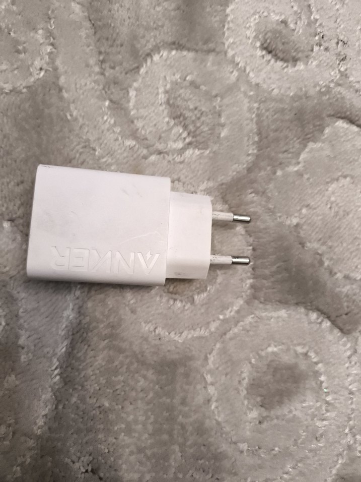 Beyaz ve Gri Çift USB Telefon Şarj Cihazı anker - Görsel 5