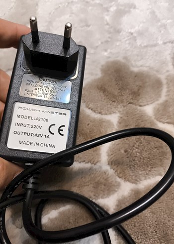 42V 1A Siyah Telefon Şarj Aleti - Görsel 2