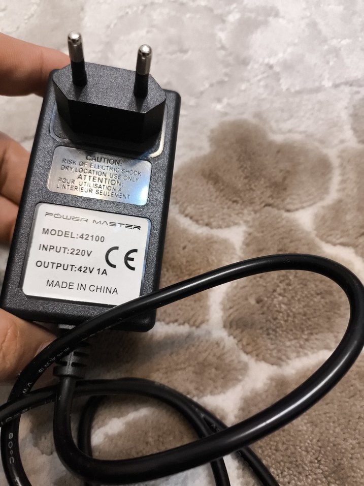 42V 1A Siyah Telefon Şarj Aleti - Görsel 2