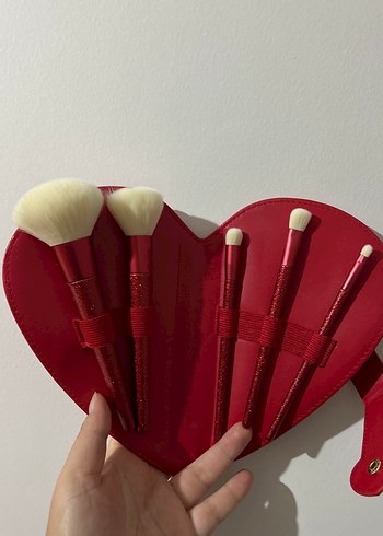 Kırmızı Kalp Kutulu Makyaj Fırça Seti - Görsel 5