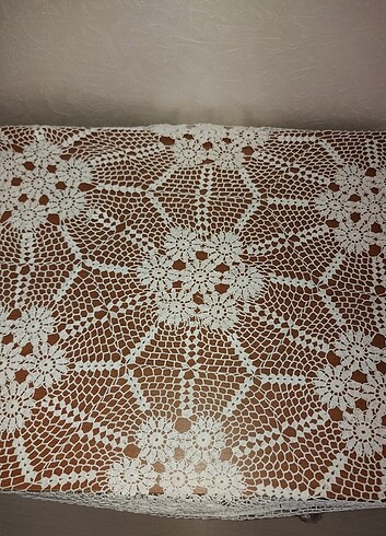 Dantel masa örtüsü 