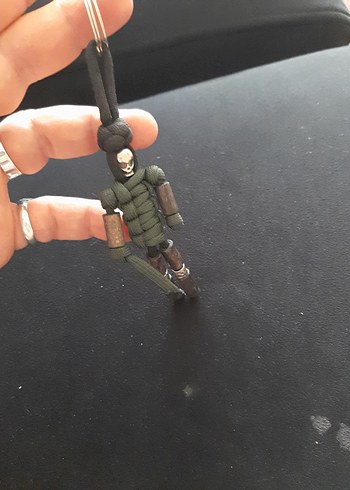 Kurukafa detaylı Paracord Bayan Anahtarlık - Görsel 4