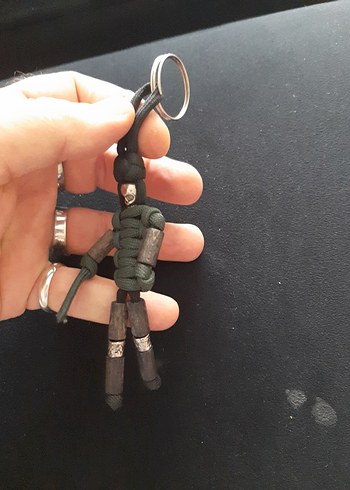 Kurukafa detaylı Paracord Bayan Anahtarlık - Görsel 2